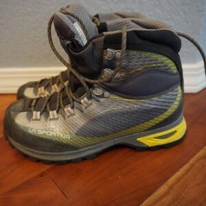 La Sportiva Trango Trek GoreTex Women's Hiking Boot, Size 7.5